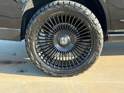 Used 2025 GMC Yukon Denali Ultimate AWD/4WD image 9