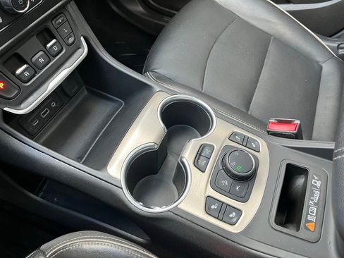 Used 2019 GMC Terrain Denali w/ Advanced Safety Package image 28