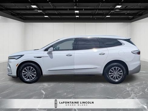Used 2023 Buick Enclave Essence FWD image 2