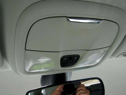 Used 2020 Jeep Cherokee Latitude Plus w/ Comfort/Convenience Group image 29