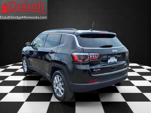Used 2024 Jeep Compass Latitude AWD/4WD image 3