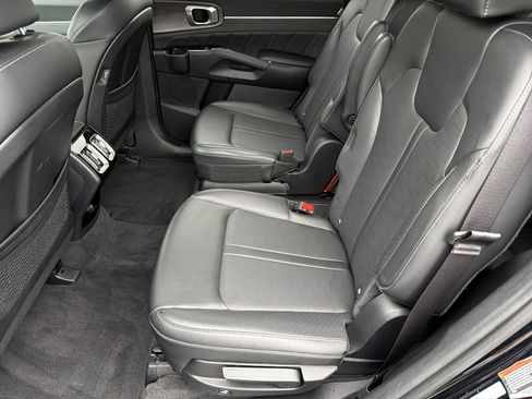 Used 2025 Kia Sorento SX image 21