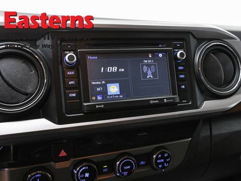 Used 2018 Toyota Tacoma SR5 AWD/4WD image 18
