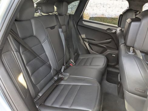 Used 2020 Porsche Macan Turbo image 25