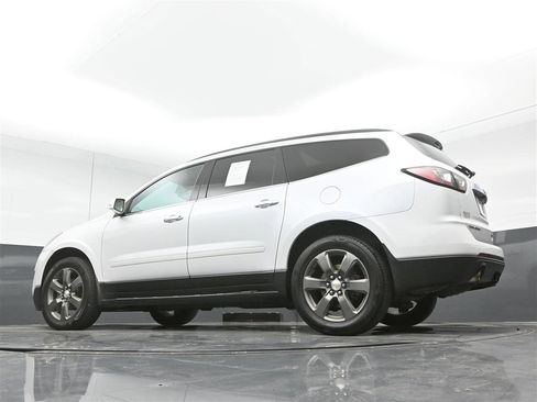 Used 2017 Chevrolet Traverse LT image 36