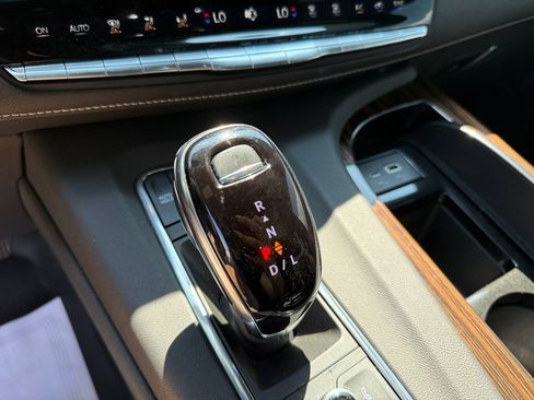 Used 2024 Cadillac Escalade ESV Premium Luxury AWD/4WD image 32