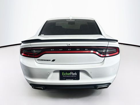 Used 2019 Dodge Charger SXT w/ Blacktop Package AWD/4WD image 7
