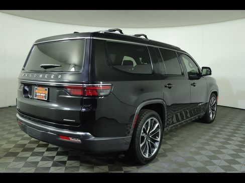 Used 2022 Jeep Wagoneer Series III w/ Premium Group I image 2