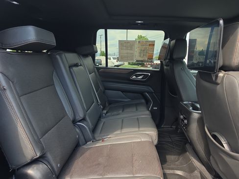 Used 2023 Chevrolet Suburban High Country w/ Premium Package 2 AWD/4WD image 28