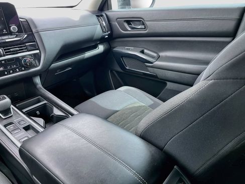Used 2025 Nissan Pathfinder SV w/ SV Premium Package FWD image 23