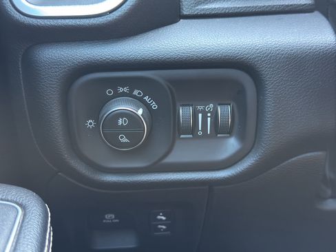 Used 2023 RAM 1500 Laramie AWD/4WD image 12