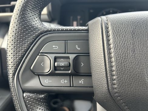 Certified 2025 Toyota Tacoma SR5 AWD/4WD image 23