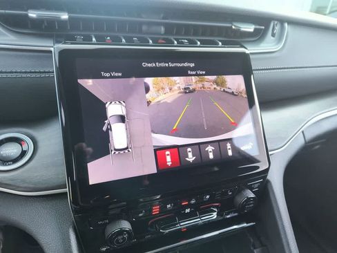 New 2025 Jeep Grand Cherokee L Limited w/ Luxury Tech Group II image 17