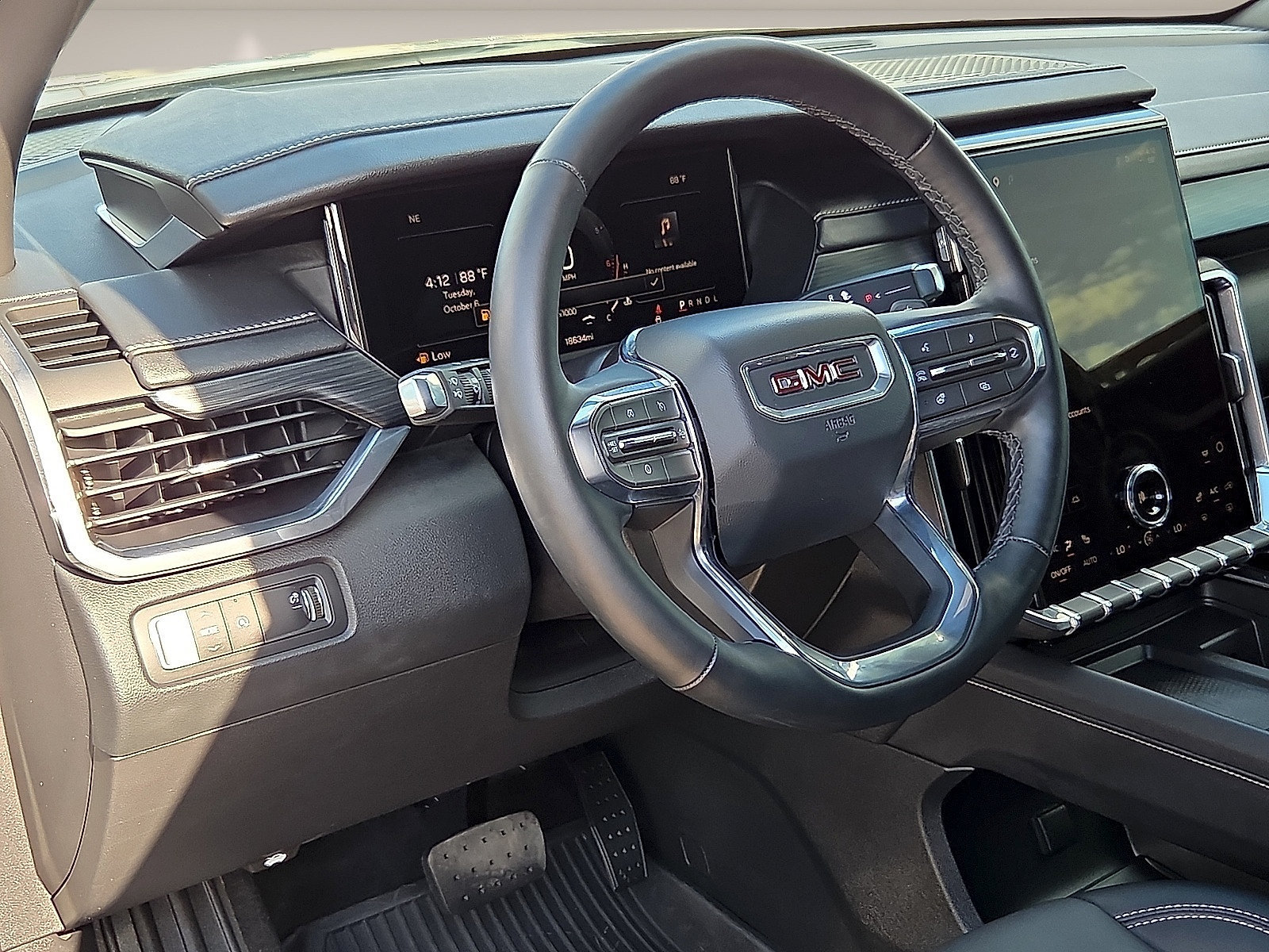 Used 2026 GMC Acadia Elevation w/ Elevation Premium Package FWD image 14