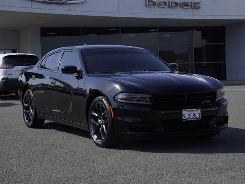 Used 2023 Dodge Charger SXT w/ Blacktop Package RWD image 2