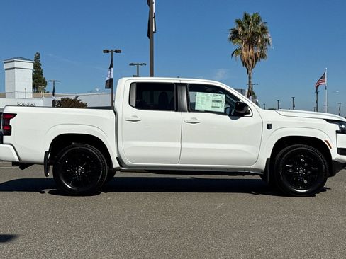 New 2026 Nissan Frontier SV w/ Tow Package AWD/4WD image 3