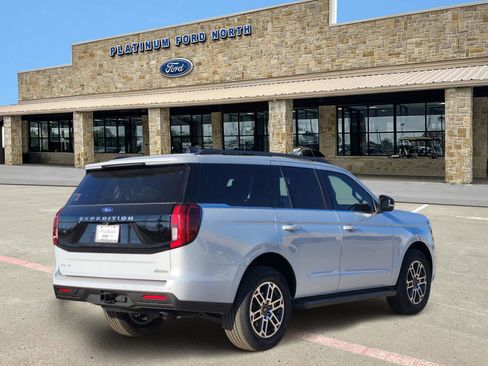 New 2026 Ford Expedition Active image 5