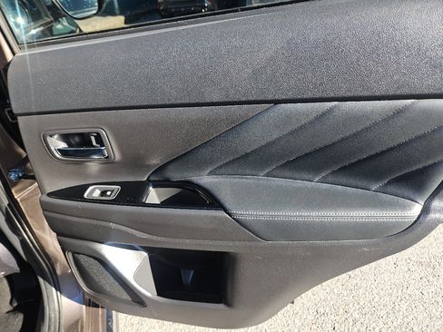 Used 2018 Mitsubishi Outlander GT image 19