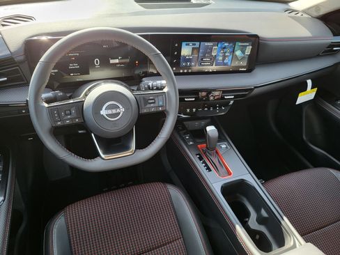 New 2026 Nissan Kicks SR w/ Cold Weather Package FWD image 2