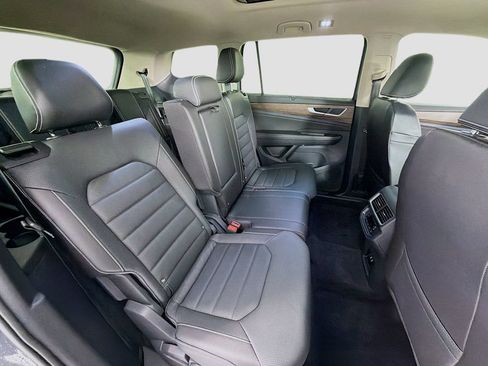 Used 2025 Volkswagen Atlas SEL AWD/4WD image 30