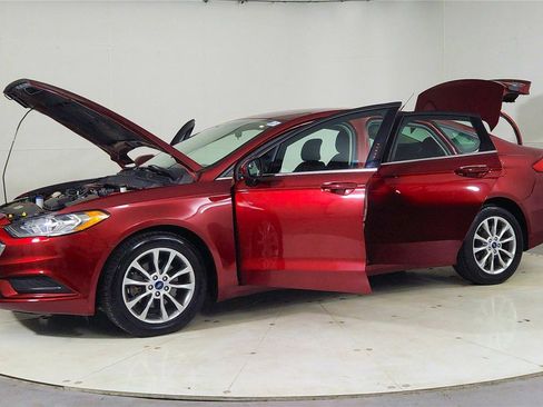 Used 2017 Ford Fusion SE image 10