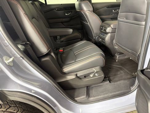Used 2025 Honda Pilot TrailSport image 16