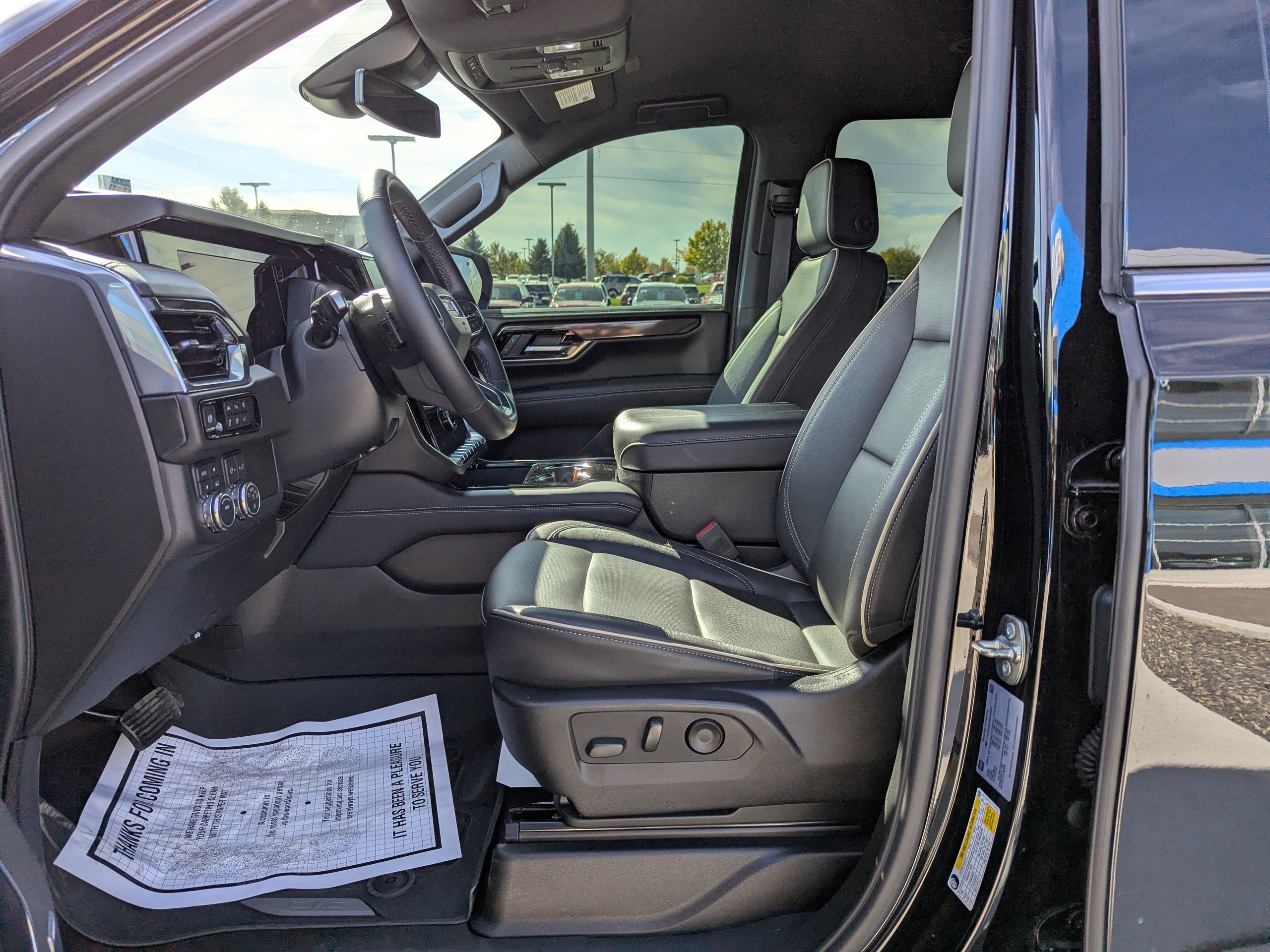 Used 2025 GMC Yukon XL Elevation AWD/4WD image 12