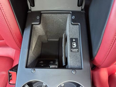 Certified 2023 Porsche Macan image 28