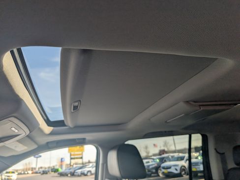 Used 2017 GMC Yukon XL SLT w/ Premium Edition image 14