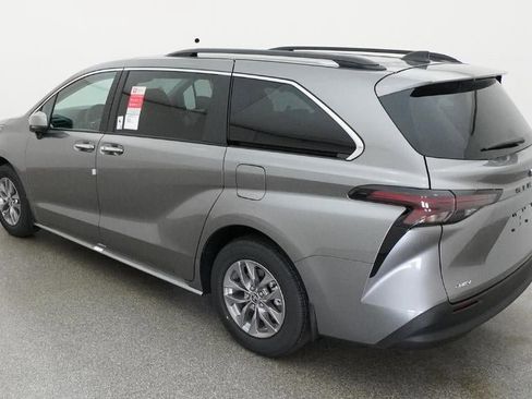 New 2026 Toyota Sienna XLE image 38