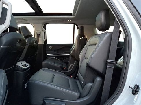 New 2025 Lincoln Navigator Reserve image 9