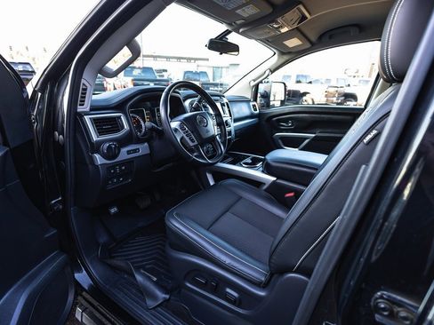 Used 2018 Nissan Titan PRO-4X image 25