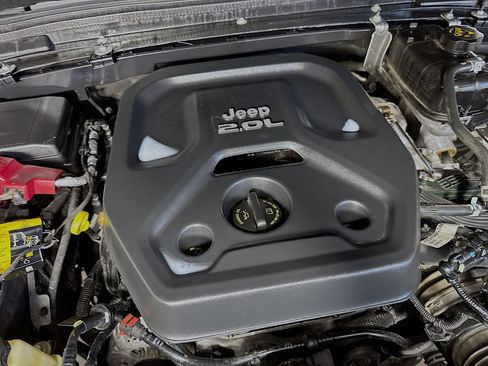 Used 2021 Jeep Wrangler Unlimited Sport AWD/4WD image 37