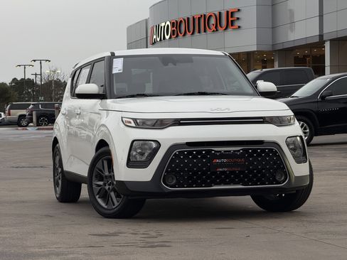 Used 2022 Kia Soul EX image 3