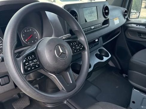 Used 2024 Mercedes-Benz Sprinter 2500 image 5