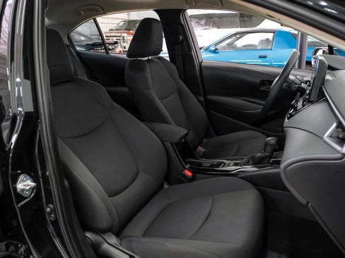 Used 2022 Toyota Corolla LE image 33