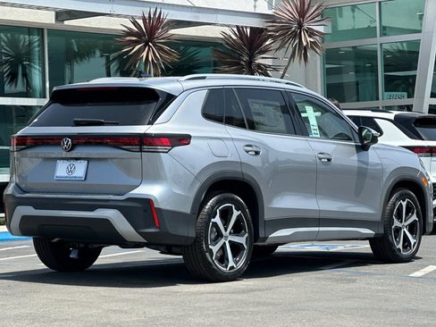 New 2026 Volkswagen Tiguan SE FWD image 5