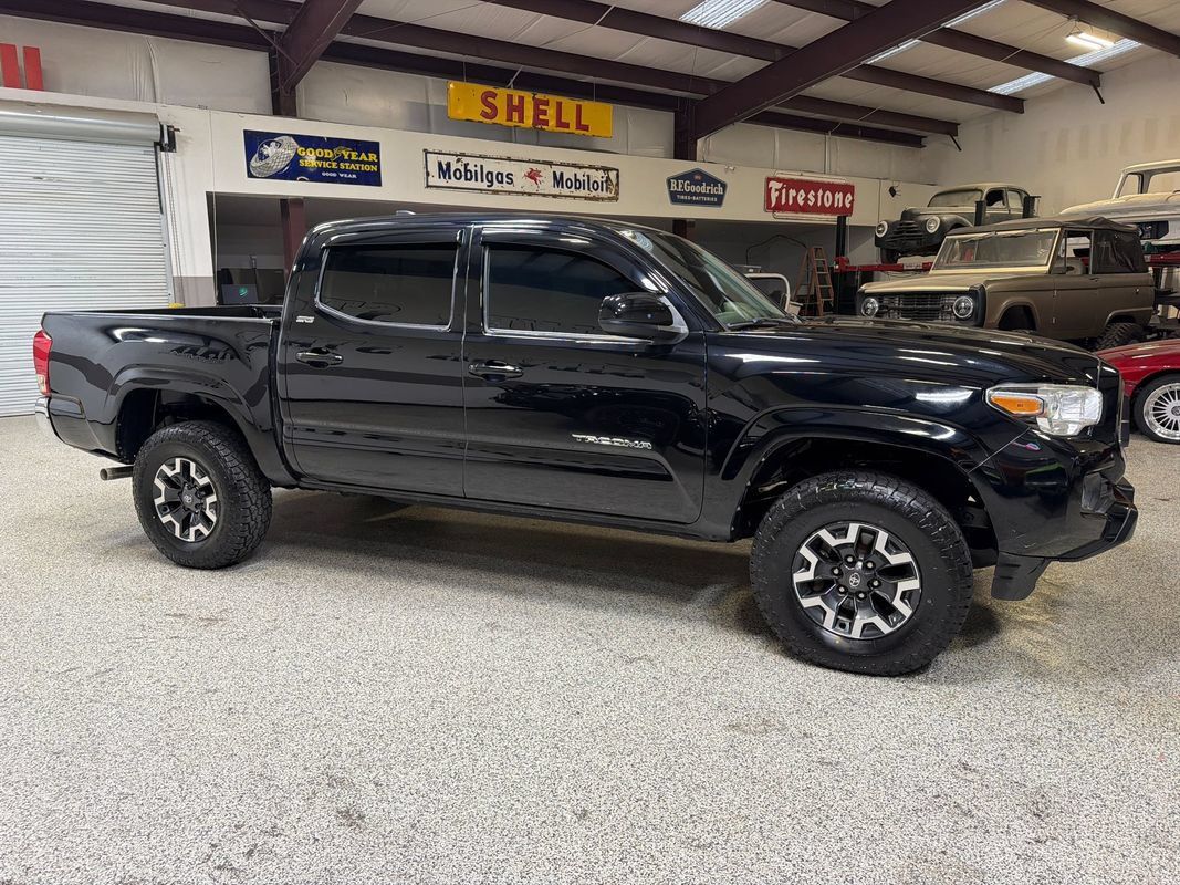 Used 2020 Toyota Tacoma SR5 RWD image 10