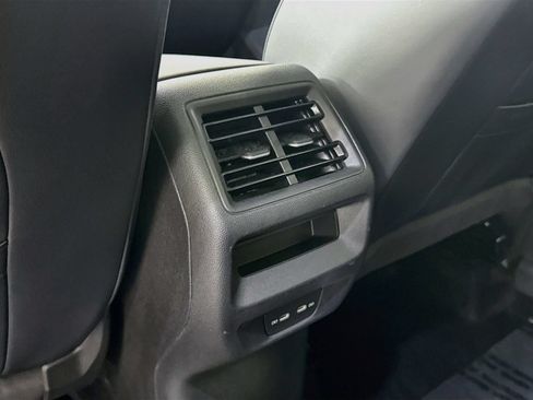 Used 2025 Volkswagen Tiguan SE w/ Panoramic Sunroof Package AWD/4WD image 23