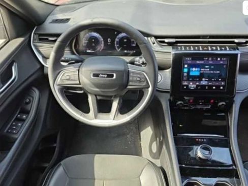 Used 2023 Jeep Grand Cherokee L Laredo image 7