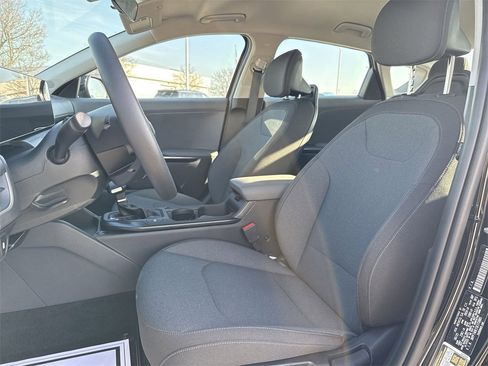 New 2025 Kia K4 LXS image 13