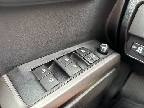 Used 2017 Toyota Tacoma SR5 w/ Tow Package AWD/4WD image 31