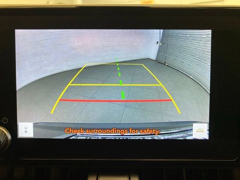Used 2025 Toyota RAV4 XLE AWD/4WD image 17