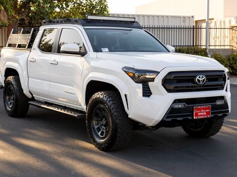 Certified 2024 Toyota Tacoma SR5 AWD/4WD image 3