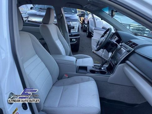 Used 2017 Toyota Camry LE FWD image 37