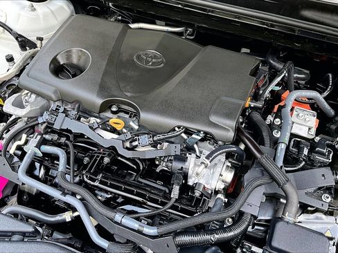 Used 2025 Toyota Camry SE w/ Convenience Package FWD image 30