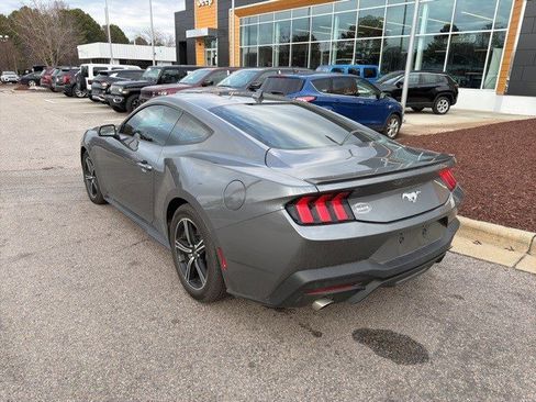 Used 2025 Ford Mustang Premium image 3