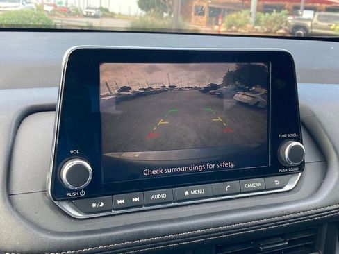 Used 2024 Nissan Rogue S FWD image 20