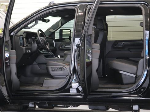 Used 2024 GMC Sierra 3500 AT4 w/ AT4 Premium Plus Package AWD/4WD image 32
