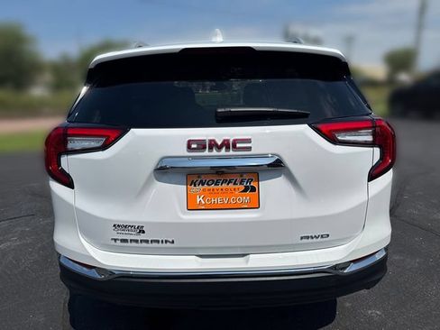 Used 2024 GMC Terrain SLT AWD/4WD image 4